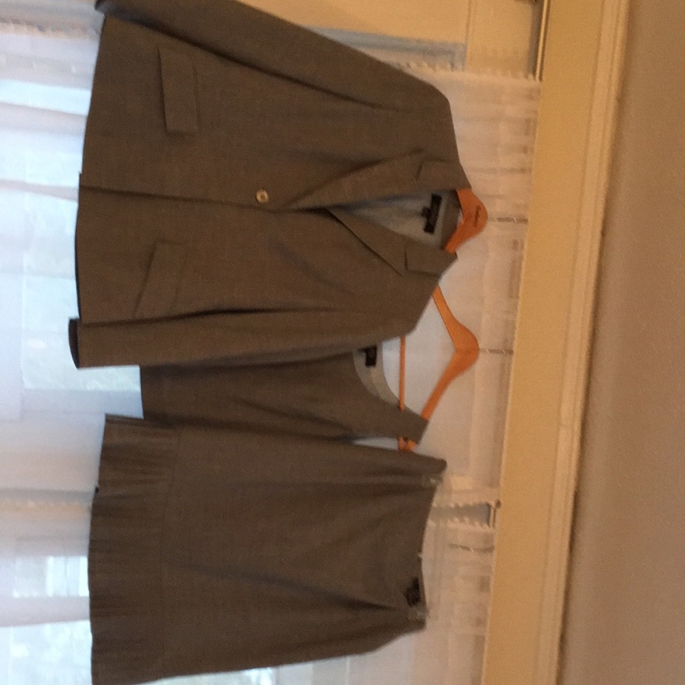 Kasper women's three piece gray suit size 8